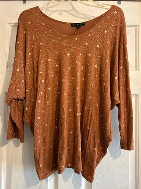 Kim & Cami Rust Star-Print Long Sleeve Tee